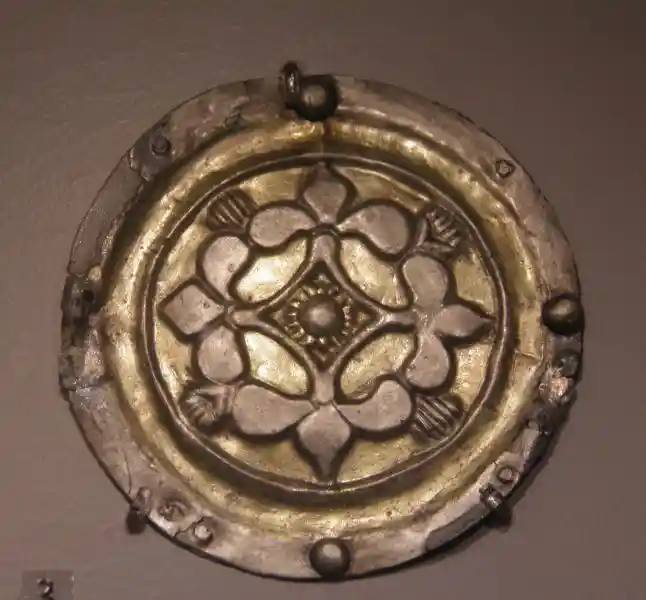 The tree of life or the symbol of the Sun (Solt-Tetelhegy)